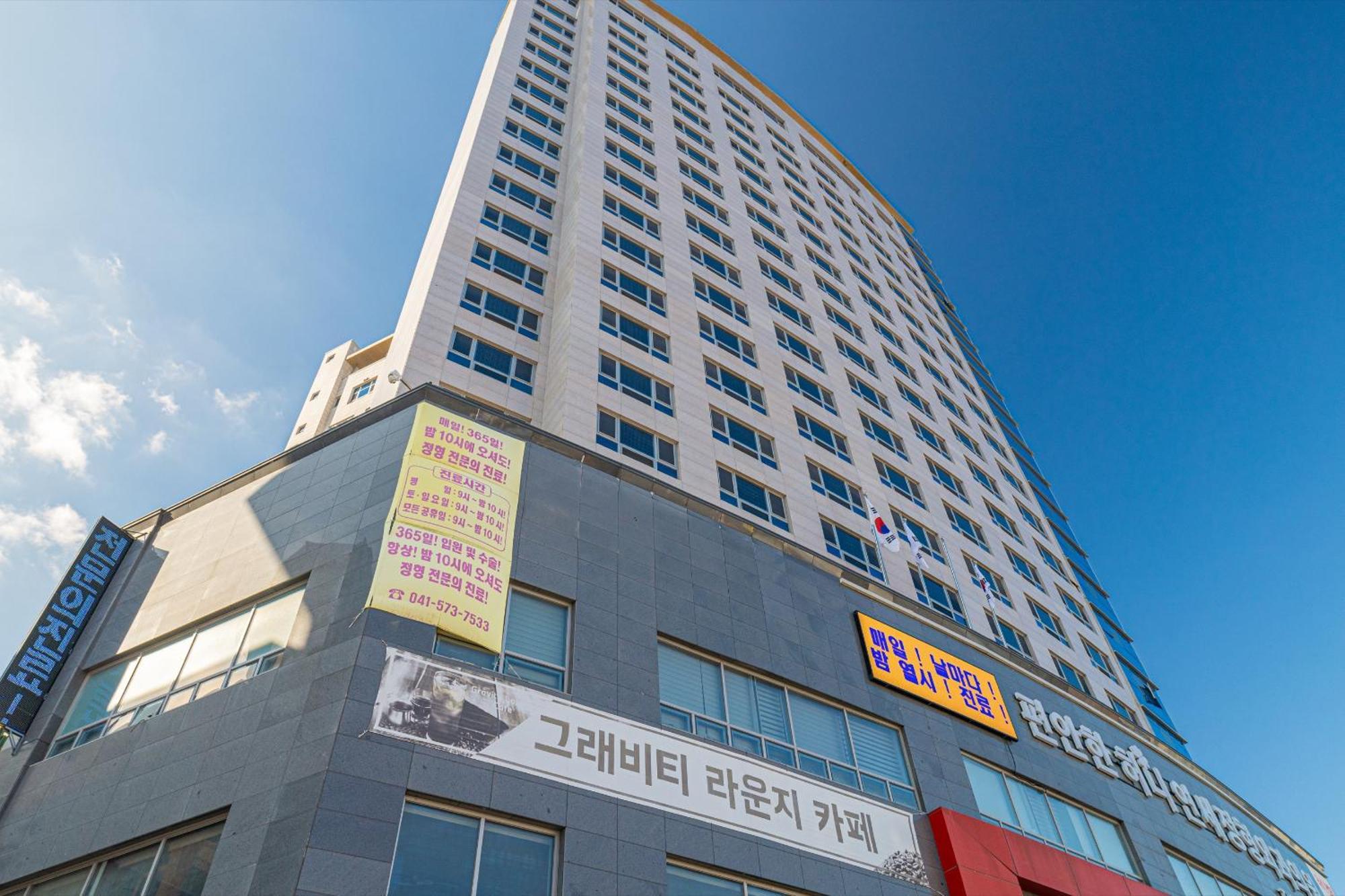 The Sky Hotel Cheonan Exterior photo